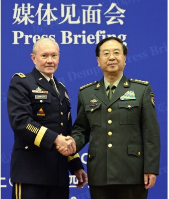 写真ニュース: 미  이스라엘 국방장관 회의, 사천지진, 사망자 192명.피난 22만명에,보스턴 . 레드 삭스 본거지에 등장한 닐 다이아몬드