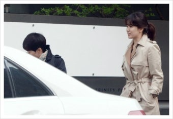 송혜교, 노희경작가 압구정 브런치 데이트/무결점 미모 빛나