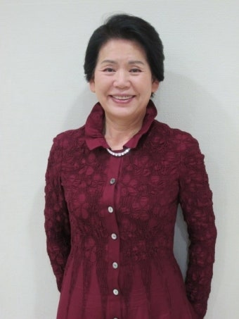 2=윤소정 연극배우, 탤런트] 출생1944년 7월 22일소속사뽀빠이엔터테인먼트가족아버지 윤봉춘, 배우자 오현경, 딸 오지혜데뷔1962년 TBS 1기...