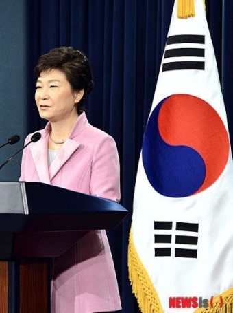 대통령, 이른 취임 30일에 기자회견 열어 소통 강조