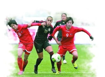중국 언론, 북한 여자 축구대표팀 밀착 취재