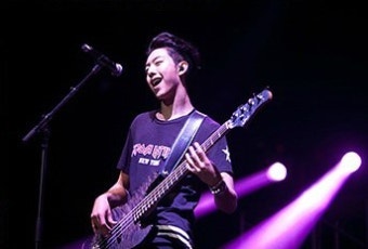 씨엔블루 - 엠넷 뮤직스토리 :: 진화된 깊은 감성,씨엔블루 컴백! 월드투어 포토 독점 공개까지!