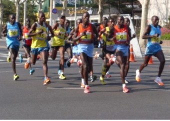 2014대구 국제마라톤 남자 에티오피아의 예메인 애드헤인 우승, 여자 물루세이퓨 우승,대구 농협 농악단 파이팅!!