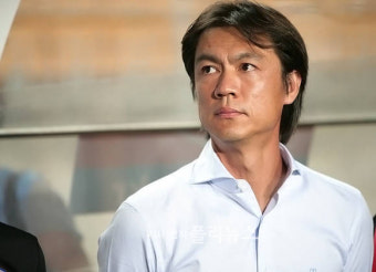 홍명보 감독 유임 - 일본과 이란 감독은 자진 사퇴