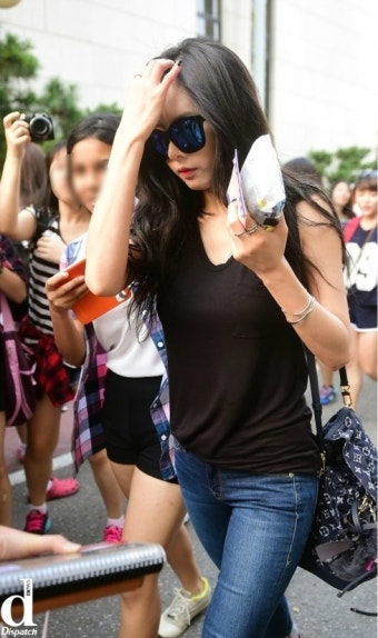 8일 오늘 뮤직뱅크 리허설 출근하는 '현아'
