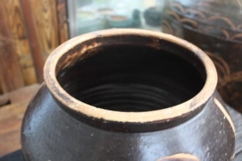 애기물동이,고구마닮은 빈티지단지,앙팡한 백토항아리,반짓고리 바구니,소방울,마루알판