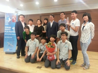 광주경찰청,`제3회 경찰인권영화제`최우수 작품상 수상 ..광주경찰, 자체 제작 인권 단편영화 `하늘로 보내는 편지`..경찰의 인권 감수성 제고 및...