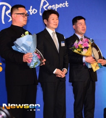 감독 / 2014 인천 아시안게임 남자축구 국가대표팀 / 히든히어로 특별상 수상자 김형채 NFC조리장 , 조재룡 현대자동차 아반떼 부상 / 정몽규...