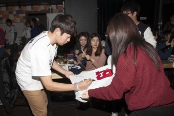 [더그아웃 매거진] 사랑이 꽃피는 곳, 한기주 자선 호프