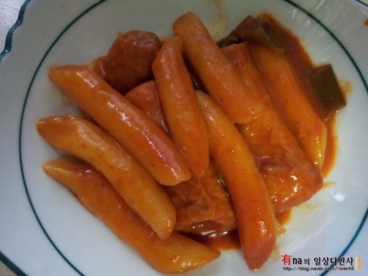 고객이 떡볶이 양 부족으로 가게에 폭력 행위, 경찰 출동 상황 발생