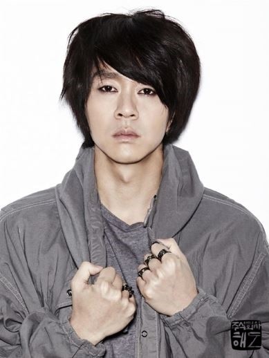 윤도현, 대표곡 너를 보내고 가사 고백 군대에서의 의문사에서 영감 - 팬들의 눈물 쏟으며 다시 들어온 곡