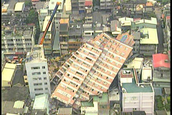 1999년 타이완 921 대지진이 일어날 때 건축물들이 붕괴된 모습