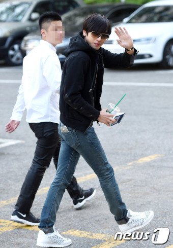 [정용화] 150918 뮤직뱅크 출근길 용화사진(기사)