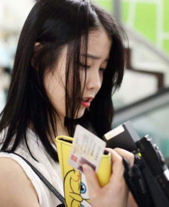 아쿠 아이유 주민등록증보여용~