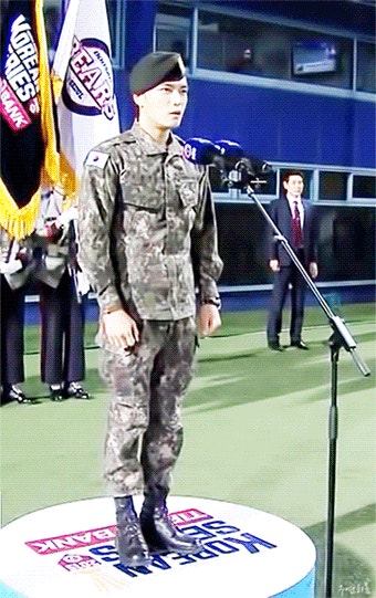 김재중 - 한국시리즈 개막전 '태극기 달고 애국가'