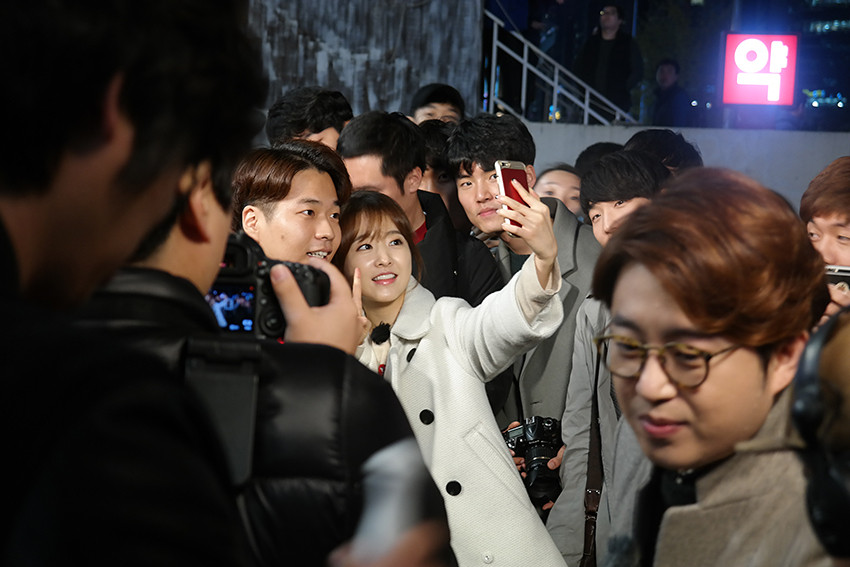 미지의 서울 박보영-류경수, 달콤한 서울 데이트 눈길 (100자)