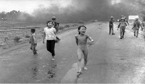 네이팜탄 소녀 사진 촬영자 논란, 세계보도사진재단 원작자명 중단하여 작품의 역사적 중요성 재조명