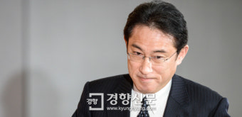 일 외무상 “배상 아니고 명예와 존엄 치유 위한 사업…소녀상 이전되는 것으로 인식”