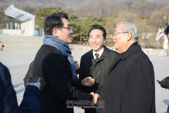 박용진 강북을 예비후보, 당 지도부와 4.19묘역 참배