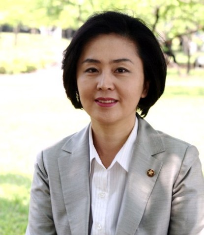 김영선 전 의원, 공천 개입 의혹 수사 속 중대 폭로 기대