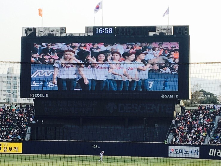 2025 KBO 리그, 개막 2연전 모두 매진으로 흥행 대박 예고! - 최다 관중 기록 갱신