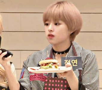 트와이스 정연 숏컷 + 단발 머리 .
