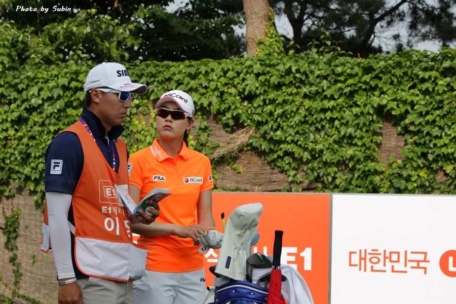 이채은, 박현경이 KLPGA 투어 E1 채리티 오픈 대회 선두권 경합 중!