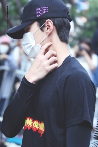 160617 엑소 뮤직뱅크 출근길 고화질모음 98P
