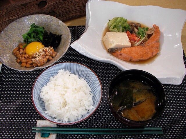 栄養バランスの取れた美しい朝食のプレート