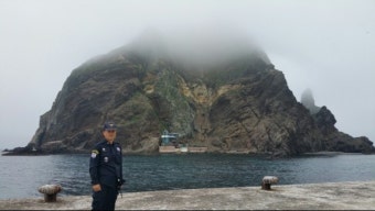 (화제)경찰, 예약 못한 여행객에 숙소제공..
