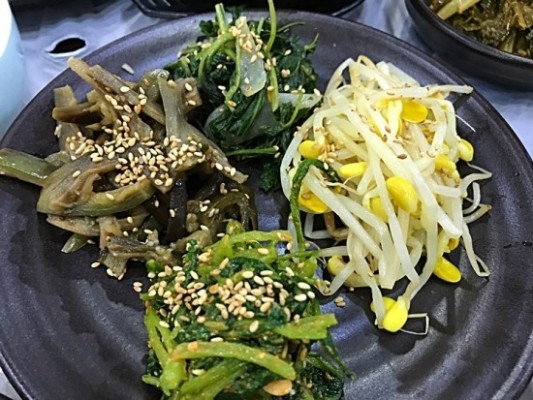 대한민국 건강 밥상 보리밥 전문점 가보자 10 가지 반찬 보리밥 1인분 (수육 포함) 6000원  | 블로그