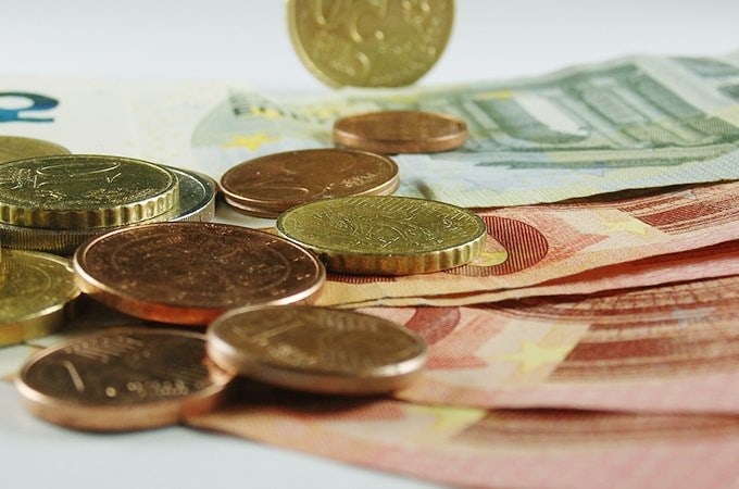 외국환의 매매란 외환을 매입하거나 매각하는 모든 거래 행위를 의미