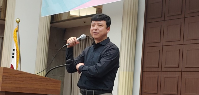 탈북 피아니스트 황상혁 교수 “북한음악 과격하지 않습니다” | 블로그