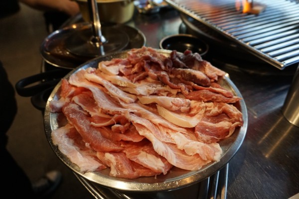 신촌 고기집 뚱보집 (돼지껍데기, 가오리살+모소리살+꼬들살+가로막살!!) | 블로그