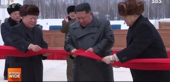 (속보) 북한 김정은 살아있다! 사망설 돈 김정은 20일 만에 공개활동! 5월1일 노동절 순천인비료공장 준공식 참석 건재 과시!
