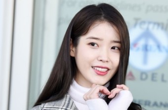‘기부천사’ 가수 겸 배우 아이유가 어린이날을 맞아 또 1억을 기부