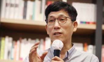 '조국 저격글'로 고발당한 진중권···경찰 