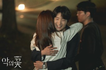 tvN 수목드라마 '악의꽃' 비하인드 컷 - 이준기