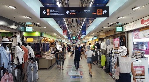 Một góc Trung tâm Thương mại Dưới lòng đất Bupyeong.