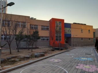 내포신도시에 첫번째로 개교된 내포초등학교를 한바퀴 돌아 봅니다.