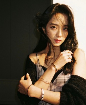 블랙핑크 지수 인스타그램 패션 까르띠에 러브팔찌, 목걸이, 반지 rokh