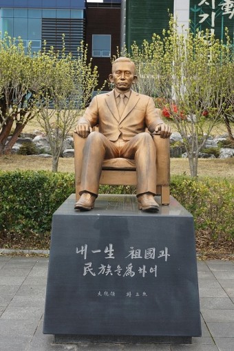 새마을운동 발상지 기념관 2- 박정희 대통령 동상