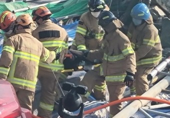 광주 건물 붕괴 3명사망 목격자 "건물휘청 시내버스 덮쳤다"