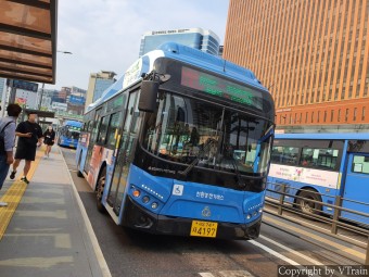서울 저상 100번 버스 - 한성여객 서울 74사 4197호 에디슨모터스 NEW E-화이버드 초저상 전기버스 EV