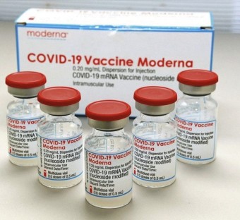 일본에서 유통된 모더나 백신 속 이물질은 자석에 반응하는 금속입자, 모더나 백신 맞은 日 30대 남성 2명 사망
