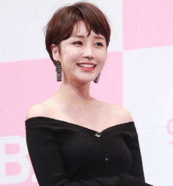 '배우 윤진이' 불법 업소녀 출신 유튜버 루머에 "어처구니없고 황당"