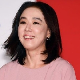 넷플릭스 영화 정이 강수연 김현주 연상호 감독 출연진 정보