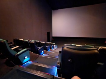 일산 CGV 영화관에서 감동적인 영화 '엘비스'를 보았어요.