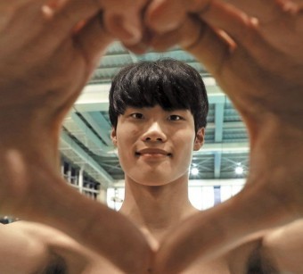 tvN 유 퀴즈 온 더 블럭(유퀴즈) 수영 국가대표 황선우 올림픽 훈련 언급 프로필 나이 신체 학력 주종목 기록 가족