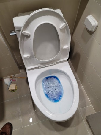 부산변기막힘 부산뚫어해빙로켓설비 사하구구평동이편한세상 변기에휴지와면봉버려서물이안내려감 장림동다대동설비 부산수도설비 고압세척...